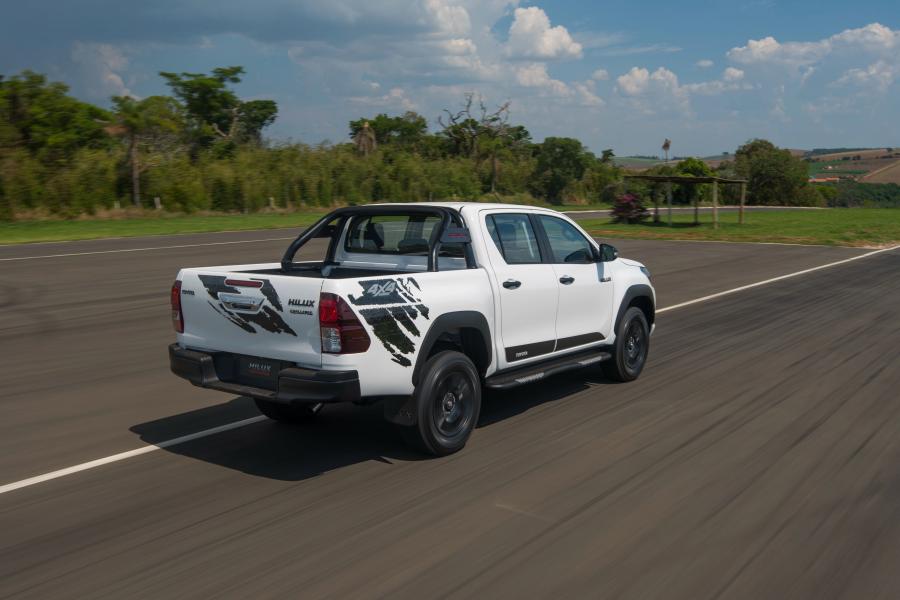  Toyota Hilux SR Challenge Double Cab 2017 года  (LA) (фото 10 из 31)